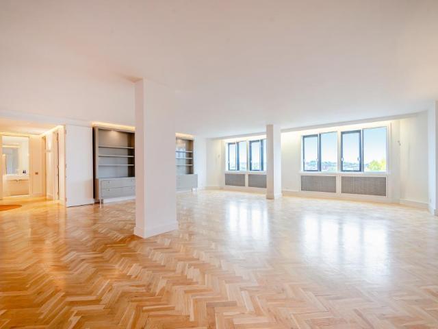 Flat for sale in St. John's Wood, Greater London