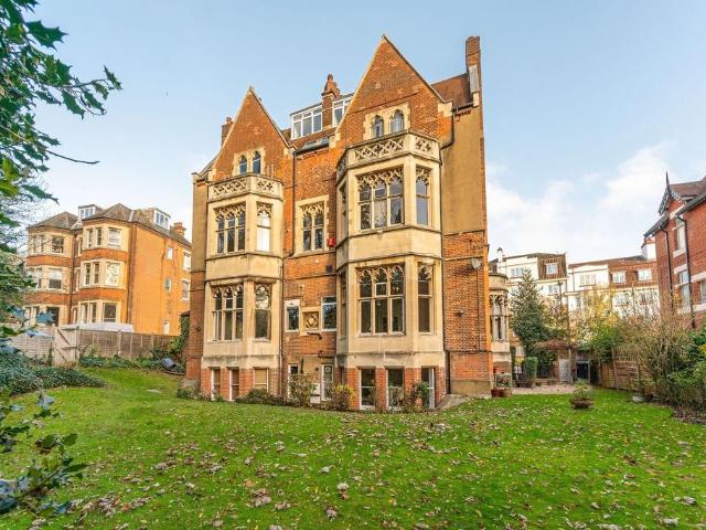 Flat for sale in Crystal Palace, Greater London