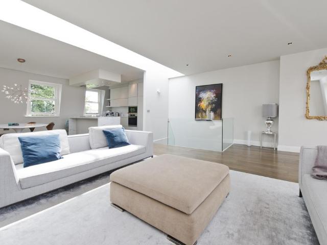 Flat for sale in Royal Borough of Kensington and Chelsea, Greater London