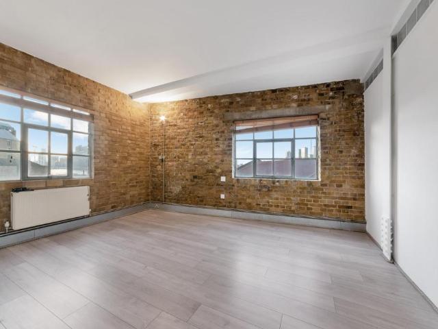 Flat for sale in London Borough of Tower Hamlets, Greater London