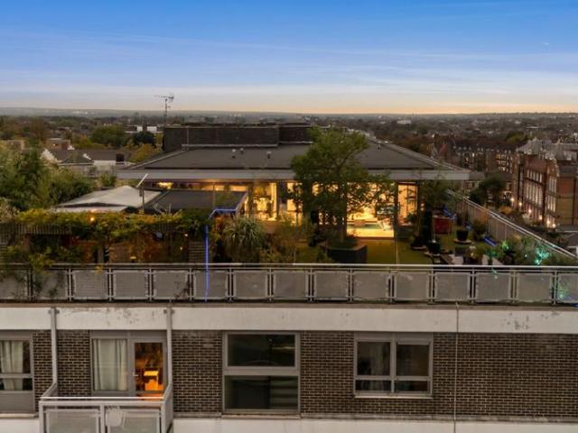 Flat for sale in Streatham Hill, Greater London