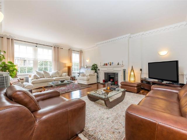 Flat for sale in St. John's Wood, Greater London