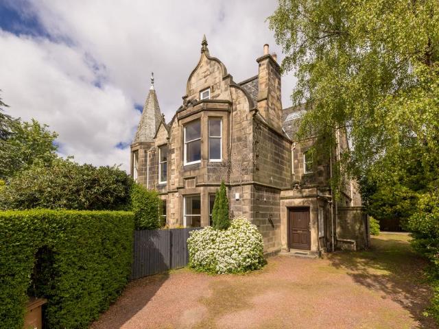 Flat for sale in Morningside, Scotland