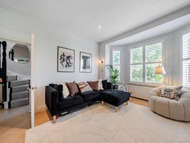 Flat for sale in Putney, Greater London
