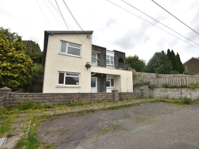 Flat for sale in Llandysul, Wales