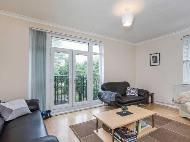 Flat for sale in Whitechapel, Greater London