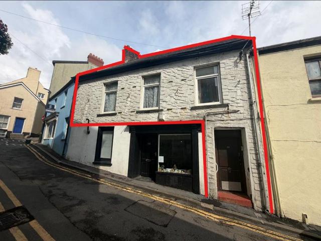 Flat for sale in Carmarthen, Wales