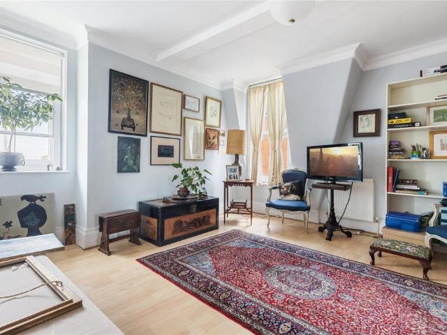 Flat for sale in Bayswater, Greater London
