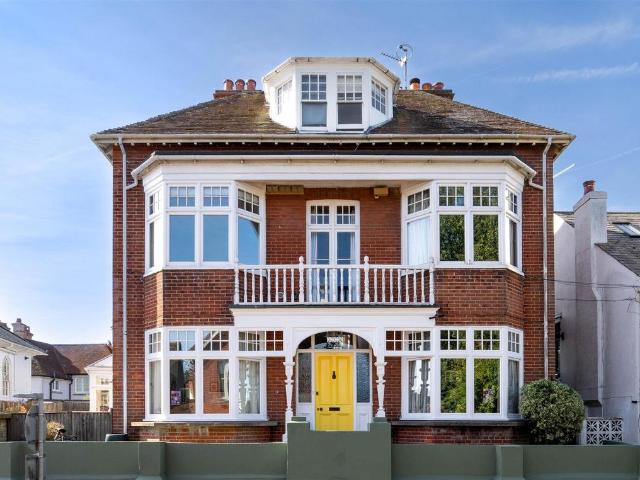 Flat for sale in Hustpierpoint, Mid Sussex