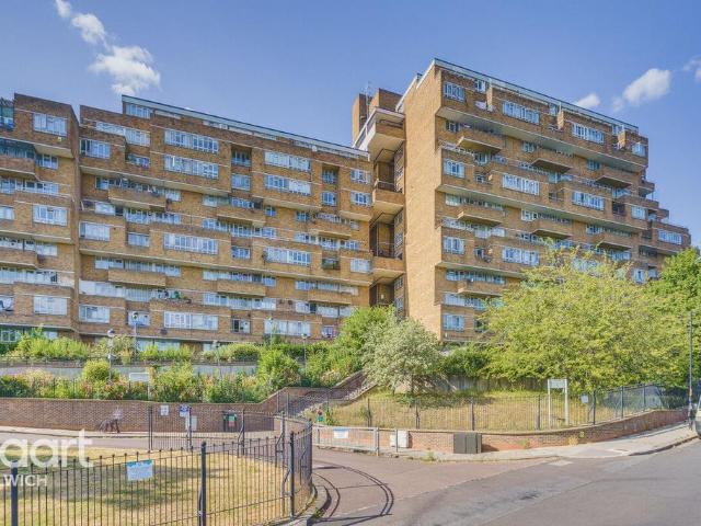 Flat for sale in East Dulwich, Greater London