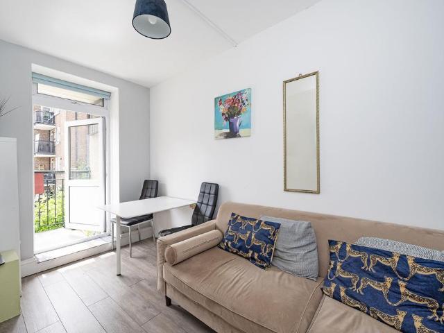 Flat for sale in St. George in the East, Whitechapel