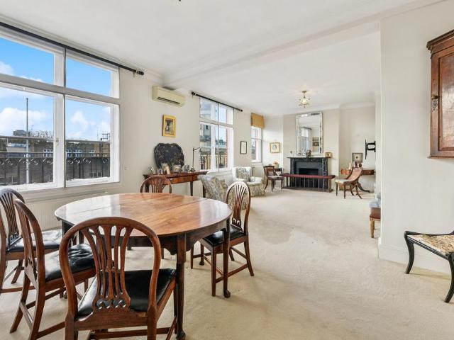 Flat for sale in Marylebone, Greater London
