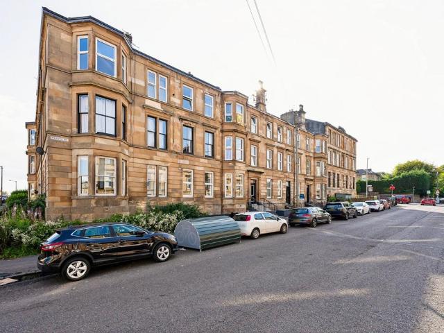 Flat for sale in Strathbungo, Scotland