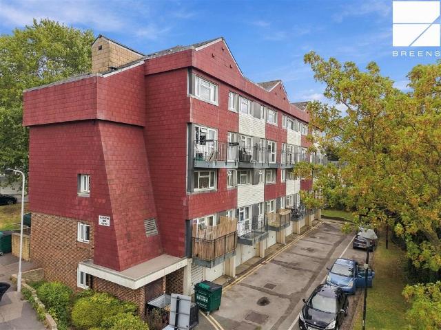 Flat for sale in Highams Park, Greater London