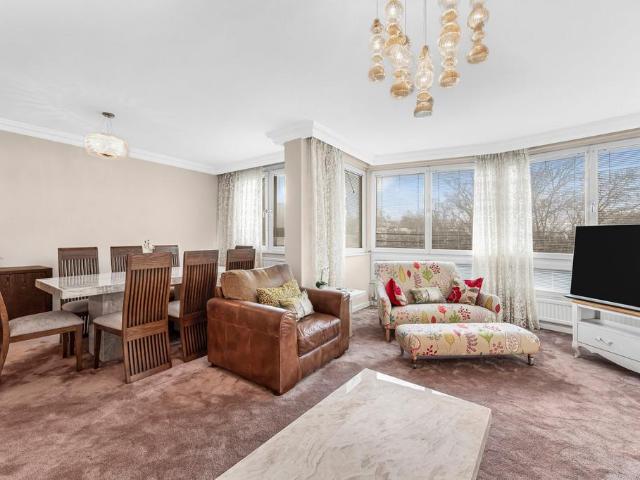 Flat for sale in Paddington, Greater London