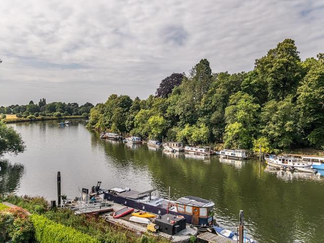 Flat for sale in Petersham, Greater London