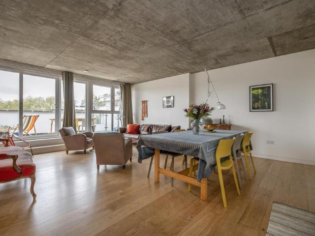 Flat for sale in Wandsworth, Greater London