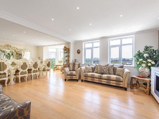 Flat for sale in West Hampstead, Greater London