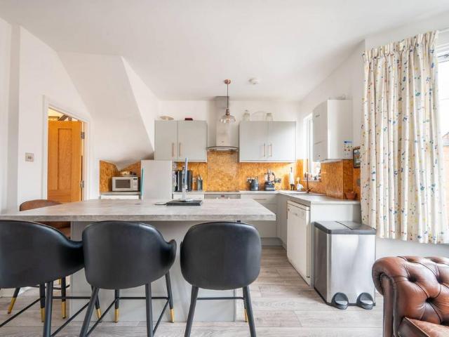 Flat for sale in Harlesden, Greater London
