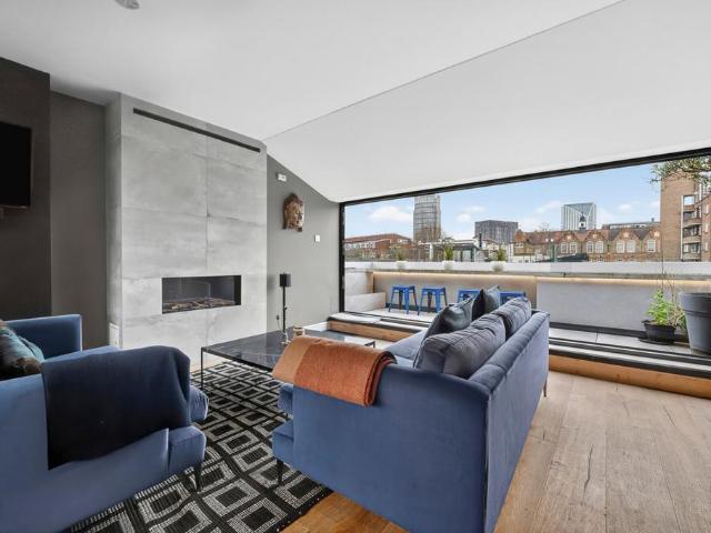 Flat for sale in Greater London