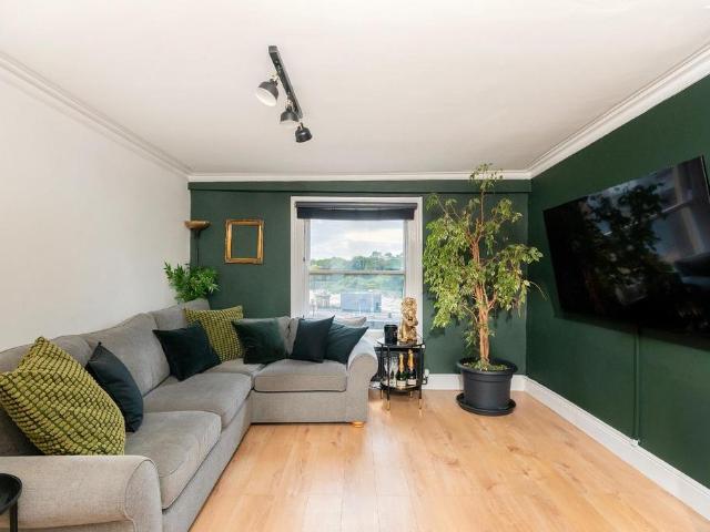 Flat for sale in Hotwells, Feckenham