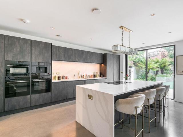 Flat for sale in South End Green, Greater London