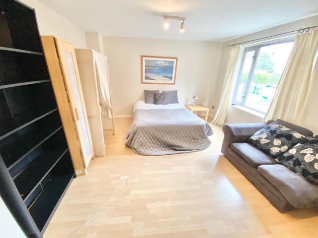 Flat for sale in Feckenham, City Of Bristol