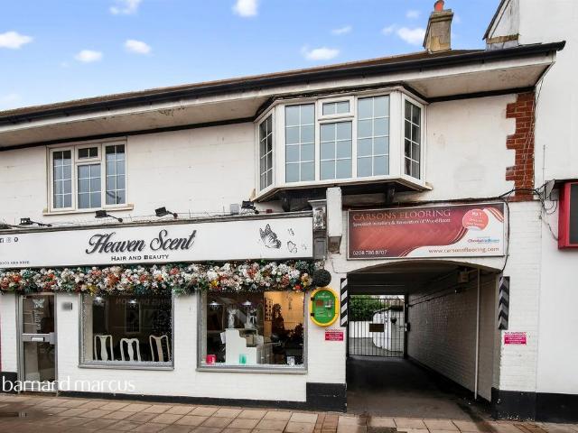Flat for sale in West Ewell, Ewell