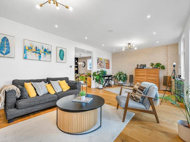 Flat for sale in West Hampstead, Greater London
