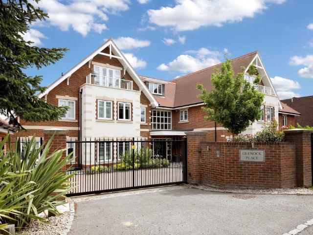 Flat for sale in Penn, Knotty Green