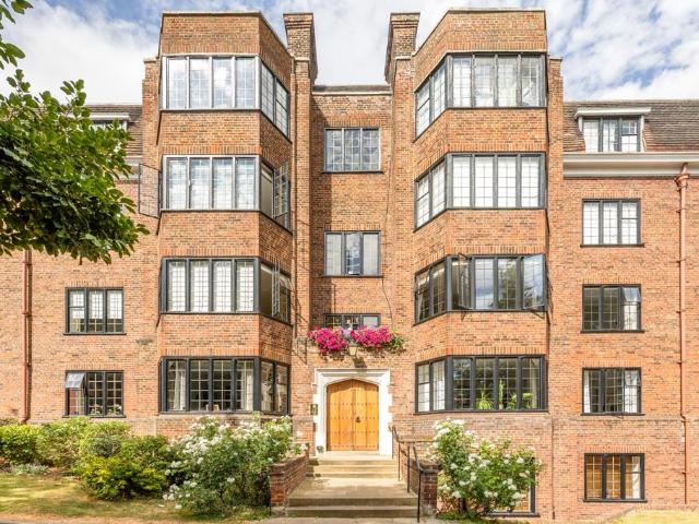 Flat for sale in Putney, Greater London
