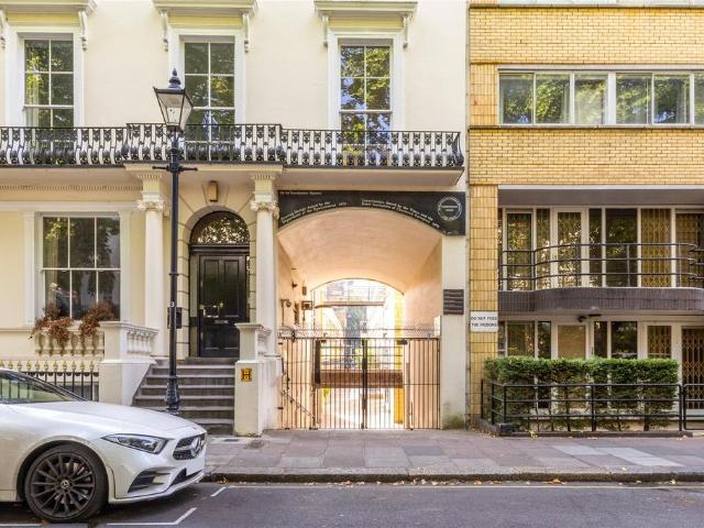 Flat for sale in Westbourne Green, Greater London