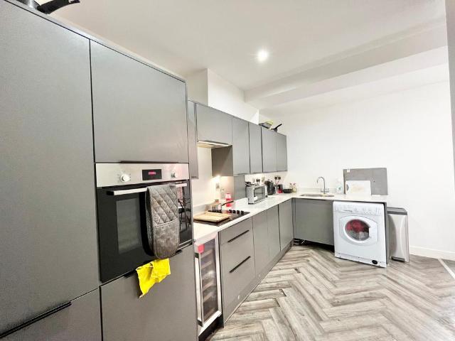 Flat for sale in City Centre, Falcon Lodge