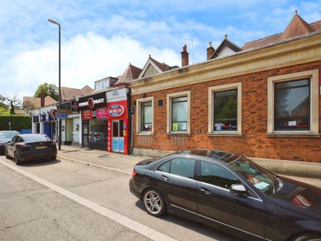 Flat for sale in Talbot Village, Bournemouth