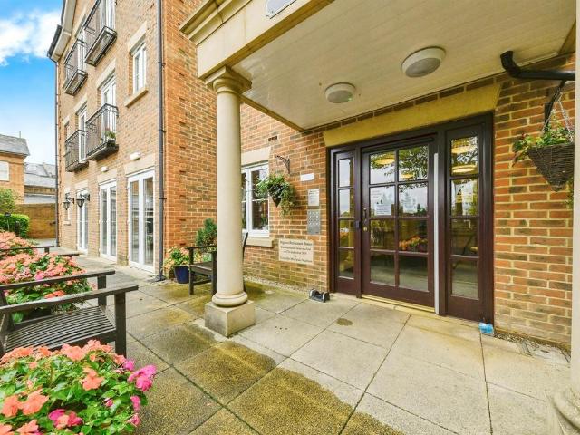 Flat for sale in King's Walden, Hertfordshire