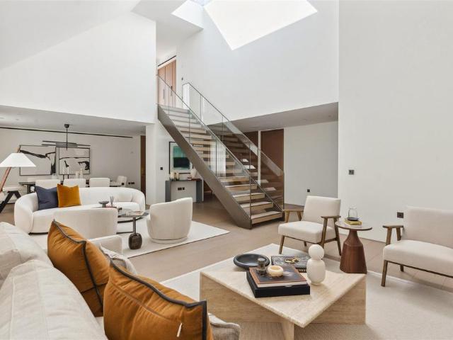 Flat for sale in City of Westminster, Greater London