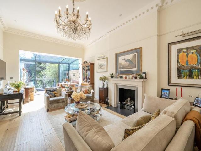 Flat for sale in South Hampstead, Greater London