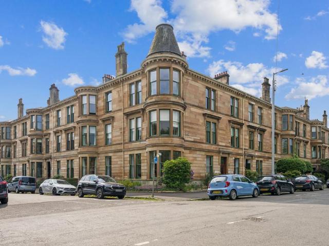 Flat for sale in Shawmoss, Pollokshields