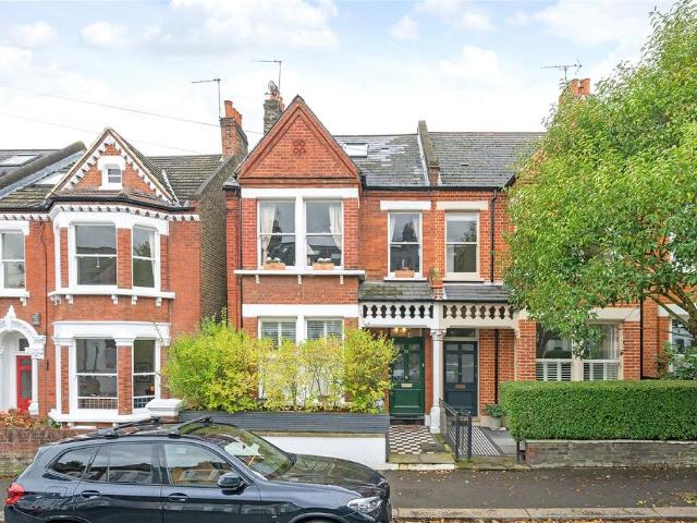 Flat for sale in Clapham, Greater London