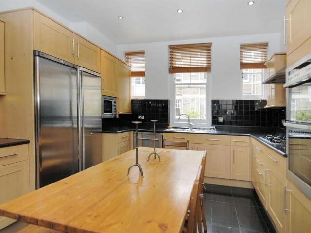 Flat for sale in West Kensington, Greater London