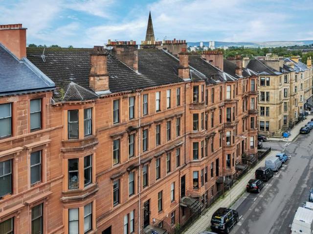 Flat for sale in Hillhead, Scotland