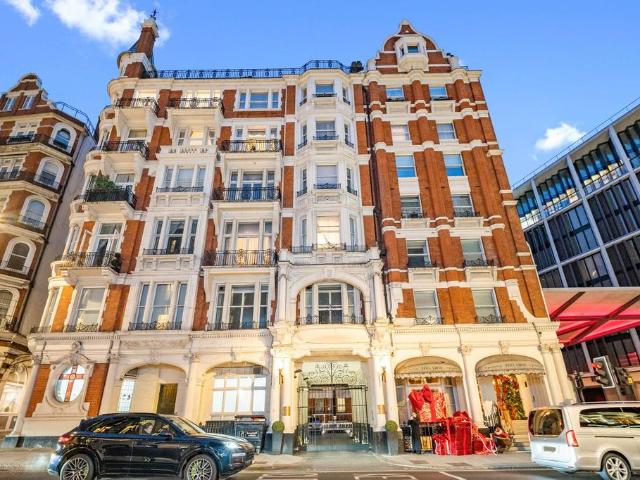 Flat for sale in Knightsbridge, Greater London