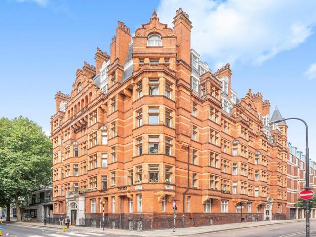 Flat for sale in Fitzrovia, Greater London