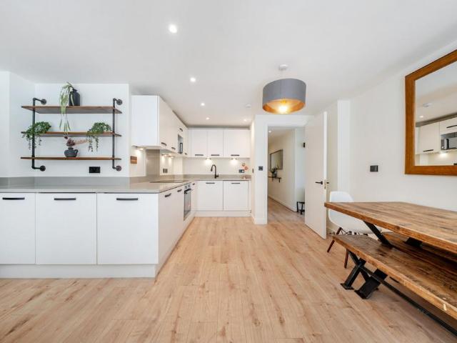 Flat for sale in Rotherhithe, Greater London