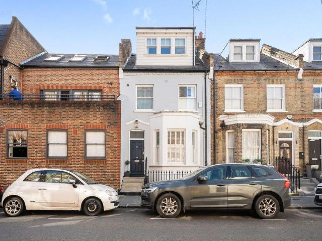 Flat for sale in Brompton, Greater London