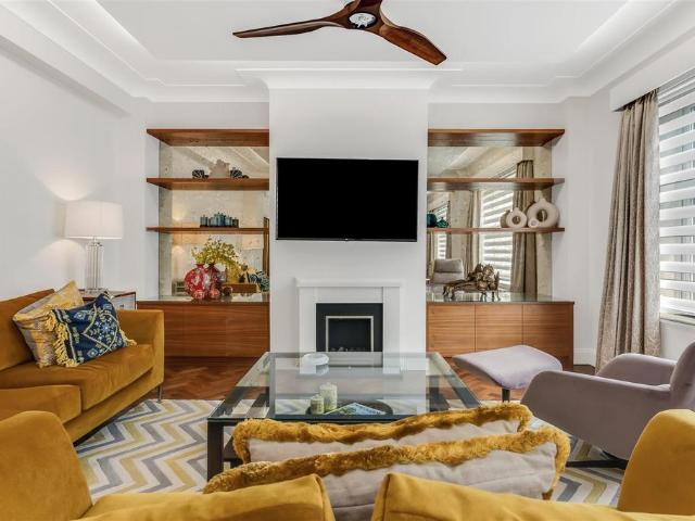 Flat for sale in Belsize Park, Greater London