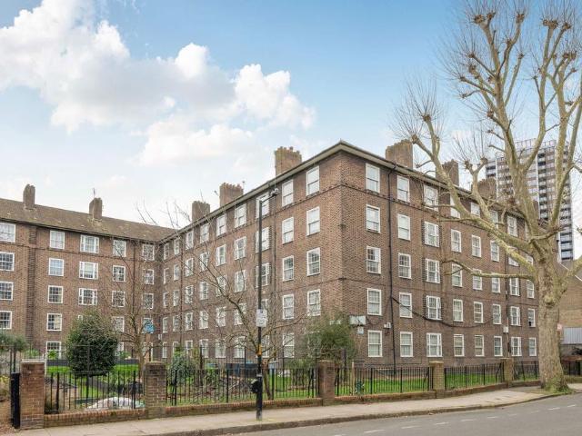 Flat for sale in Elephant and Castle, Greater London