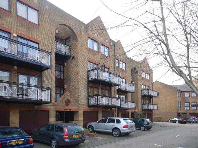 Flat for sale in Ratcliffe, Greater London