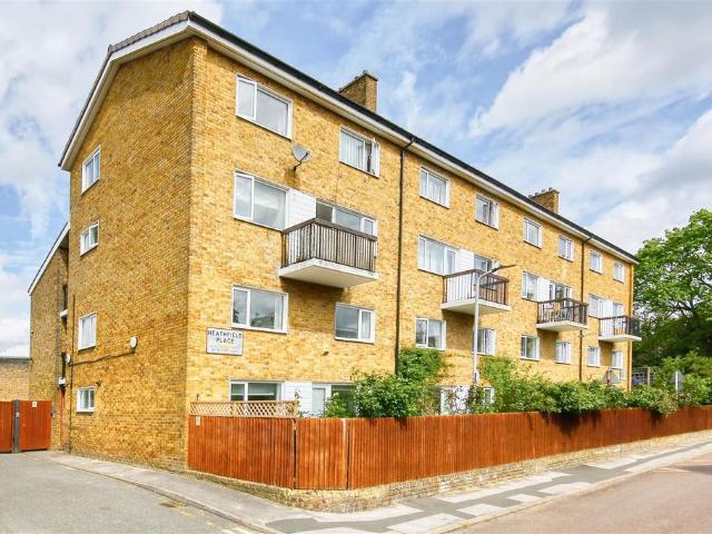 Flat for sale in Earlsfield, Greater London