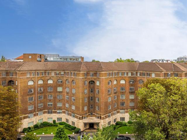 Flat for sale in St. John's Wood, Greater London